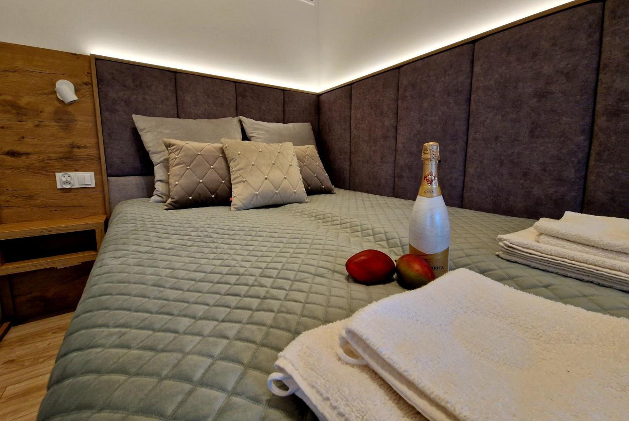 Nowe Domki Deluxe Z Widokiem Na Zatoke Z Basenem I Sauna Oslonino 外观 照片